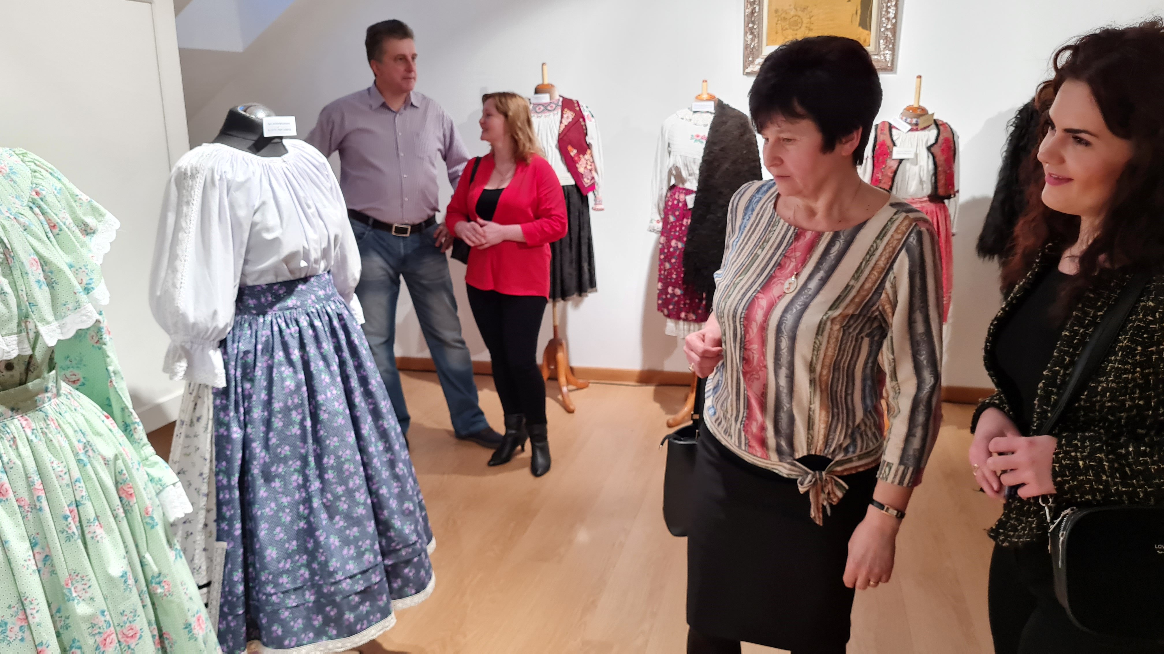 Kárpátaljai beszámoló2023 viseletkiállítás 1